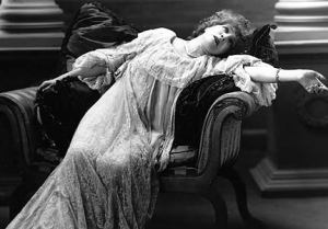 fainting-victorian-lady